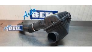 Używane Obudowa filtra powietrza BMW 6 serie (E64) 645 Ci 4.4 V8 32V Cena € 50,00 Procedura marży oferowane przez Auto Bek