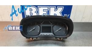 Used Instrument panel Opel Vivaro 2.0 CDTI 122 Price on request offered by Auto Bek