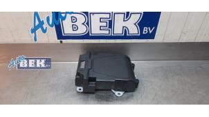Używane Wyswietlacz przezierny typu HUD Opel Vivaro 2.0 CDTI 122 Cena € 326,70 Z VAT oferowane przez Auto Bek