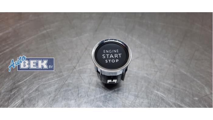 Start/stop switch from a Opel Vivaro 2.0 CDTI 122 2021