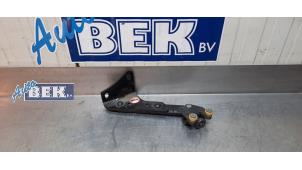 Used Sliding door roller, left Opel Vivaro 2.0 CDTI 122 Price on request offered by Auto Bek