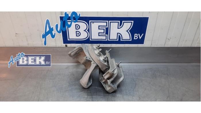 Used Engine mount Ford Fiesta 7 1.0 EcoBoost 12V 125 Price € 30,00 Margin scheme offered by Auto Bek