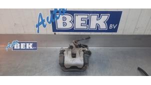 Used Rear brake calliper, right Kia Soul II (PS) 1.6 CRDi 16V Price on request offered by Auto Bek