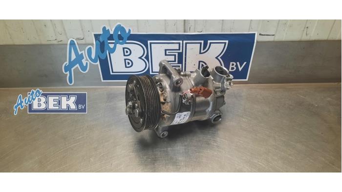 Usagé Compresseur de clim Volkswagen Golf VIII (CD1) 1.0 TSI 12V Prix € 75,00 Règlement à la marge proposé par Auto Bek