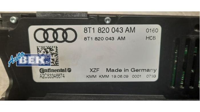 Panel de control de calefacción de un Audi A4 Avant (B8) 2.0 TDI 16V 2009
