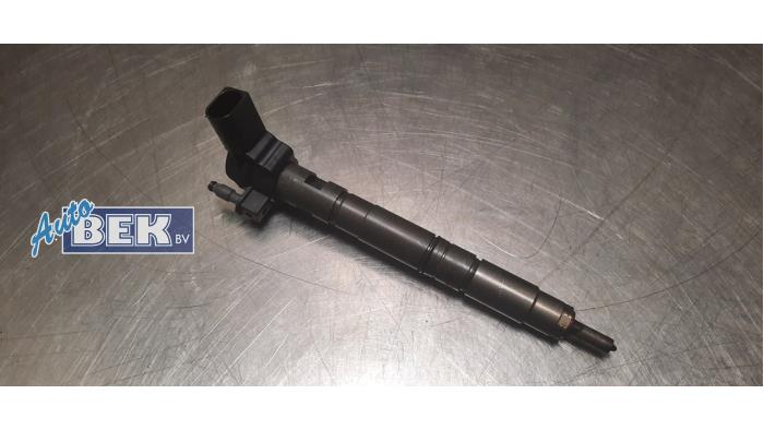 Injector (diesel) from a Audi A4 Avant (B8) 2.0 TDI 16V 2009