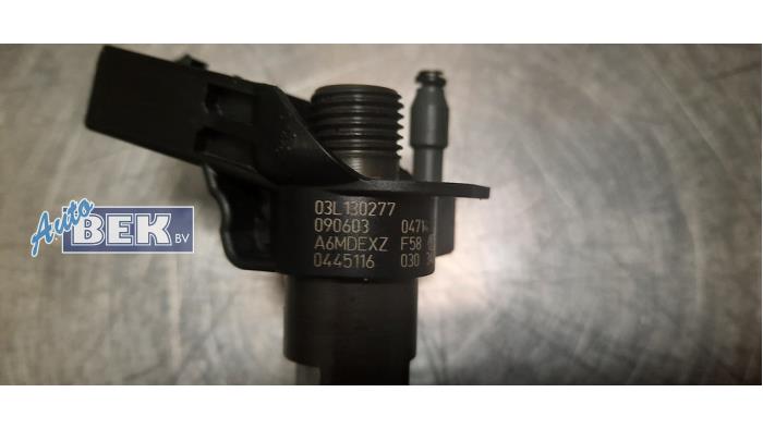 Injector (diesel) from a Audi A4 Avant (B8) 2.0 TDI 16V 2009