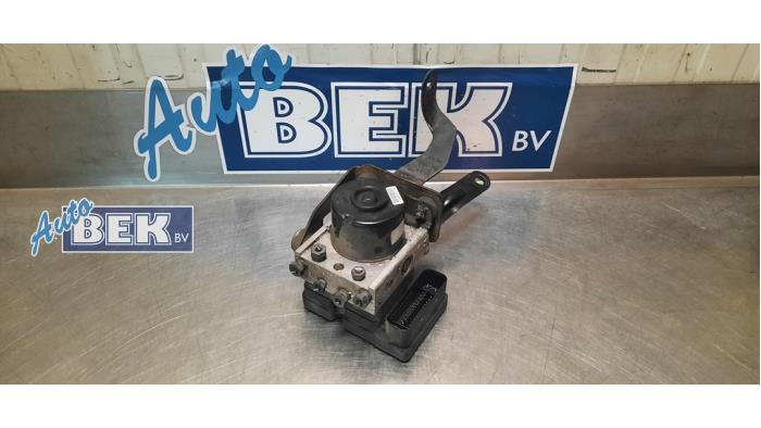 Usagé Bloc ABS Ford Fiesta 6 (JA8) 1.4 TDCi Prix € 55,00 Règlement à la marge proposé par Auto Bek