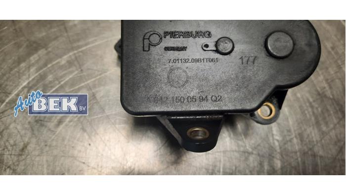 Intake manifold actuator from a Mercedes-Benz C (W204) 3.0 C-350 CDI V6 24V 2011