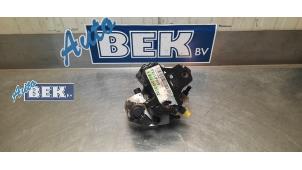 Used Mechanical fuel pump Mercedes C (W204) 3.0 C-350 CDI V6 24V Price € 160,00 Margin scheme offered by Auto Bek