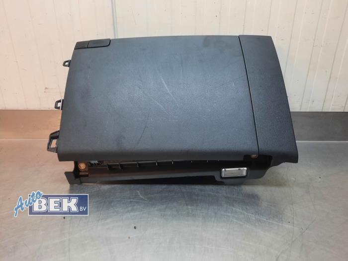 Begagnade Handskfack Skoda Kodiaq 2.0 TSI 4x4 Pris € 75,00 Marginaltabell erbjuds av Auto Bek