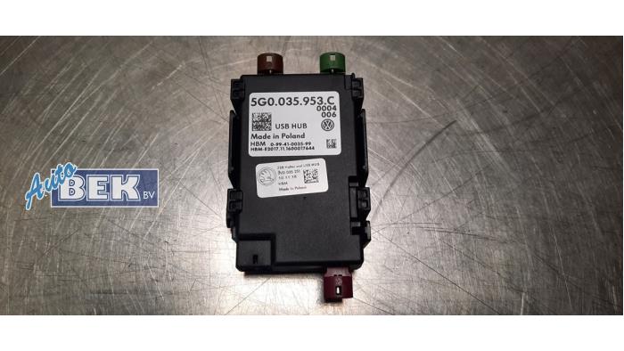 Używane Modul USB Skoda Superb Combi (3V5) 2.0 TSI 16V 4x4 Cena € 25,00 Procedura marży oferowane przez Auto Bek