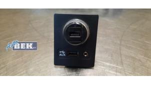 Usados Conexión AUX-USB Skoda Superb Combi (3V5) 2.0 TSI 16V 4x4 Precio € 25,00 Norma de margen ofrecido por Auto Bek