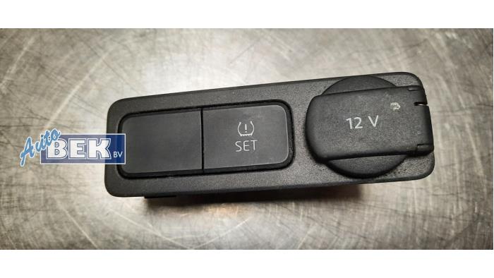 Interruptor de presión de neumáticos de un Volkswagen Up! (121) 1.0 12V 60 2014