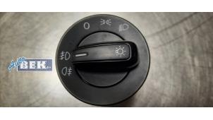 Usados Interruptor de luz Volkswagen Up! (121) 1.0 12V 60 Precio € 14,00 Norma de margen ofrecido por Auto Bek