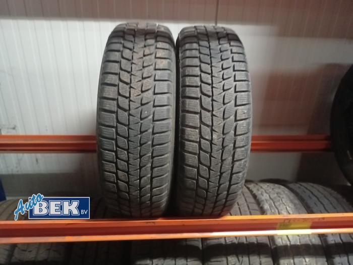 Używane Opona zimowa Cena € 45,00 Procedura marży oferowane przez Auto Bek