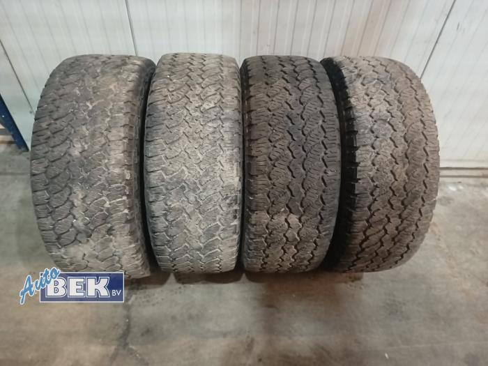 Używane Opona zimowa Cena € 100,00 Procedura marży oferowane przez Auto Bek