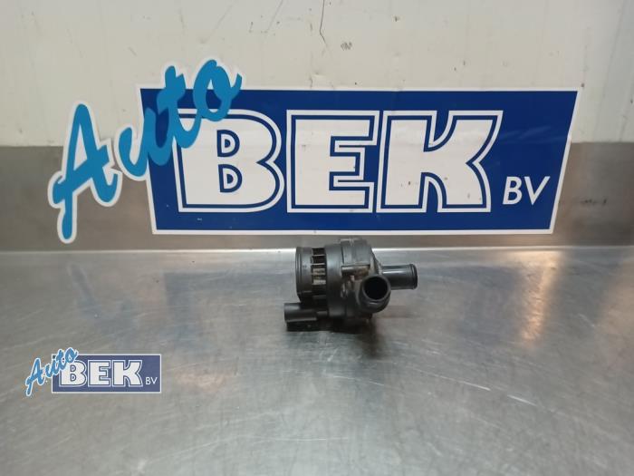 Usagé Pompe à eau Opel Movano 2.3 CDTi 16V FWD Prix € 29,99 Règlement à la marge proposé par Auto Bek