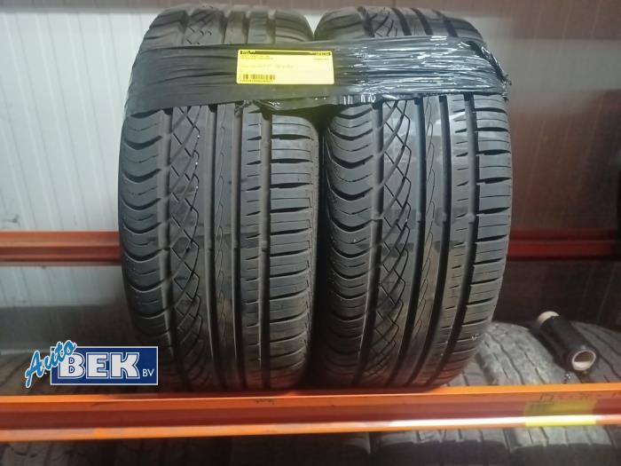 Używane Opona Cena € 50,00 Procedura marży oferowane przez Auto Bek