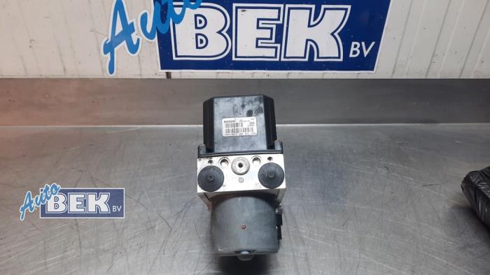 Usagé Bloc ABS Landrover Range Rover III (LM) 4.4 V8 32V Prix € 300,00 Règlement à la marge proposé par Auto Bek