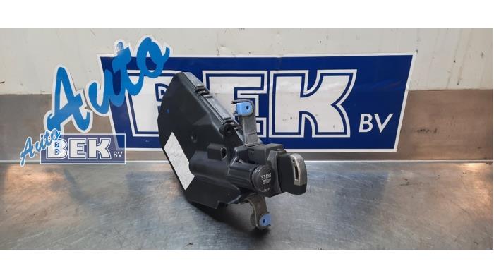 Używane Stacyjka + Kluczyk BMW 7 serie (E65/E66/E67) 735i,Li 3.6 V8 32V Cena € 39,99 Procedura marży oferowane przez Auto Bek
