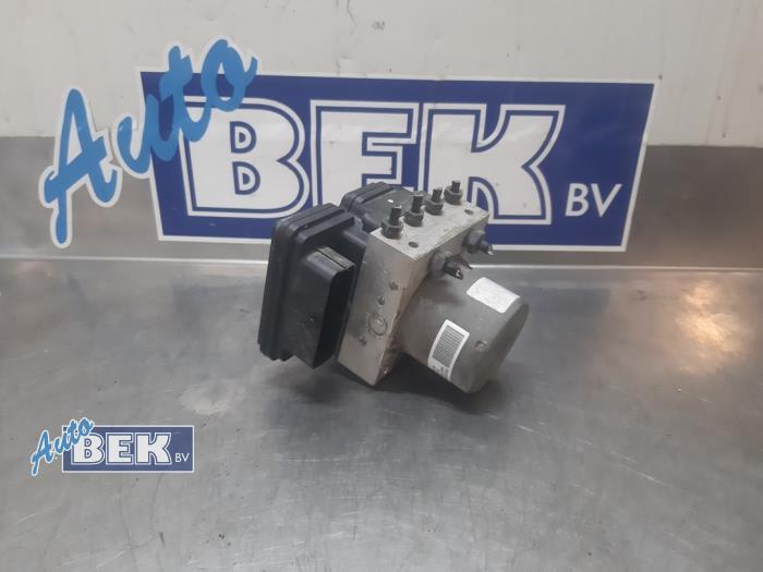 Begagnade ABS-pump Kia Cee'd Sportswagon (JDC5) 1.6 CRDi 16V VGT Pris € 120,00 Marginaltabell erbjuds av Auto Bek