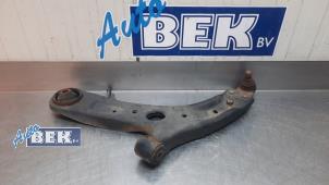 Usagé Bras de suspension bas avant gauche Kia Cee'd (JDB5) 1.6 GT 16V Prix € 50,00 Règlement à la marge proposé par Auto Bek