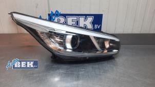 Used Headlight, right Kia Cee'd (JDB5) 1.6 GT 16V Price € 1.250,00 Margin scheme offered by Auto Bek
