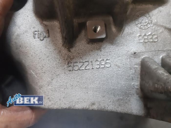 Motorlager van een Fiat Doblo Cargo (263) 1.3 D Multijet 2018
