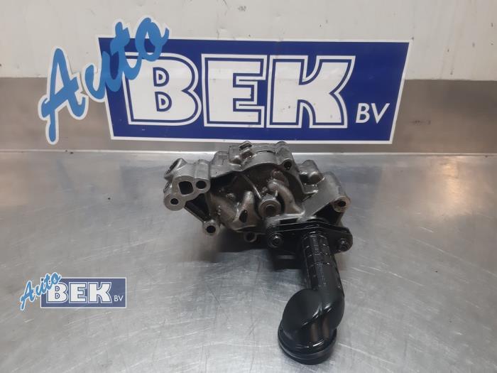 Usados Bomba de aceite Opel Vivaro 2.0 CDTI 122 Precio € 150,00 Norma de margen ofrecido por Auto Bek