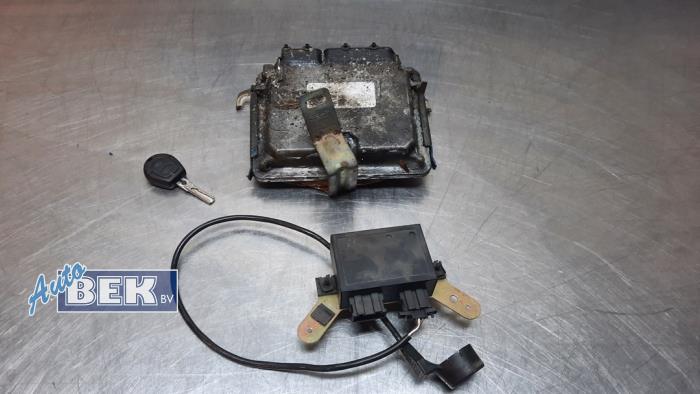 Used Ignition lock + computer Volkswagen Caddy II (9K9A) 1.9 SDI Price € 120,00 Margin scheme offered by Auto Bek