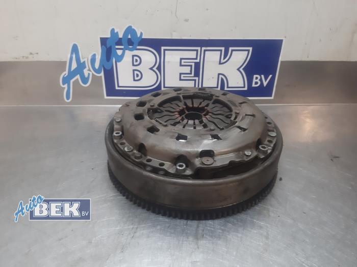 Dual mass flywheel from a BMW 3 serie (E90) 320i 16V 2005