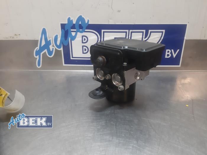 ABS pump from a Fiat Doblo Cargo (263) 1.3 D Multijet 2018