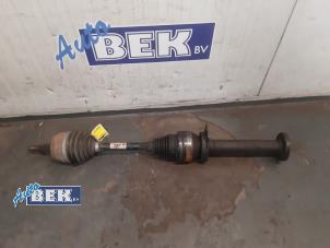 Used Front drive shaft, right Volkswagen Multivan T5 (7E/7HC/7HF/7HM) 2.5 TDi Price on request offered by Auto Bek