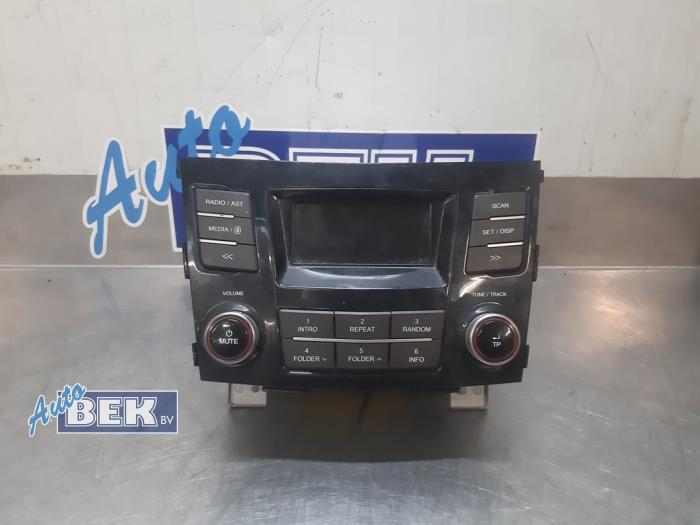 Begagnade Radio Ssang Yong Tivoli 1.6 e-XGi 16V 2WD Pris € 199,95 Marginaltabell erbjuds av Auto Bek