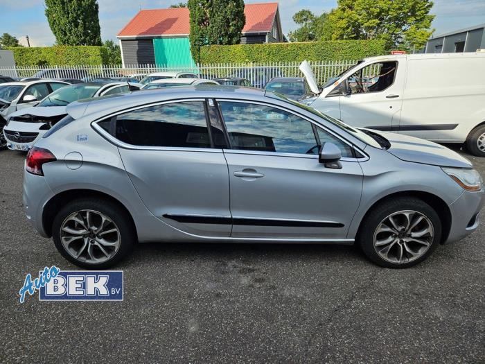 Używane Próg prawy Citroen DS4 (NX) 1.6 e-Hdi 16V 110 Cena na żądanie oferowane przez Auto Bek