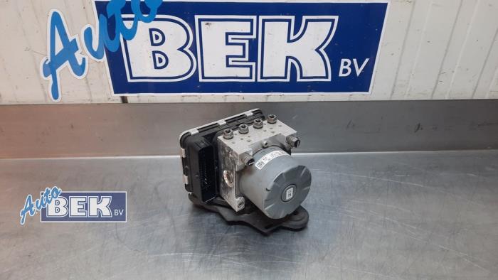 Used ABS pump Volkswagen Golf VII Variant (AUVV) 1.0 TSI 12V BlueMotion Technology Price € 100,00 Margin scheme offered by Auto Bek