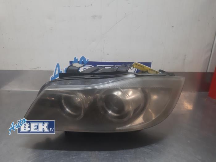 Używane Reflektor lewy BMW 3 serie Touring (E91) 330Xd 24V Cena € 150,00 Procedura marży oferowane przez Auto Bek