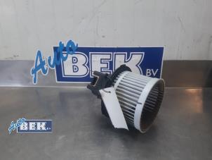 Usados Motor de ventilador de calefactor Ford Ka II 1.2 Precio € 24,99 Norma de margen ofrecido por Auto Bek