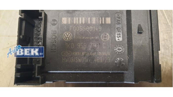 Raam module de un Volkswagen Golf VI (5K1) 1.4 TSI 160 16V 2009