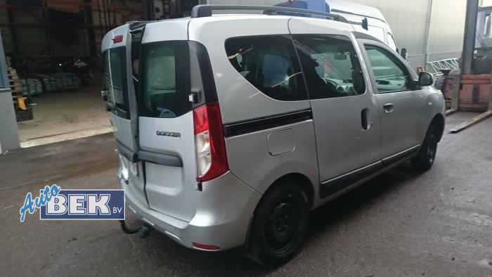 Usados Ventanilla triangular derecha detrás Dacia Dokker (0S) 1.5 dCi 90 Precio de solicitud ofrecido por Auto Bek