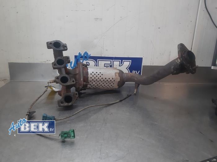 Exhaust manifold + catalyst from a Peugeot 206 (2A/C/H/J/S) 1.4 XR,XS,XT,Gentry 2004