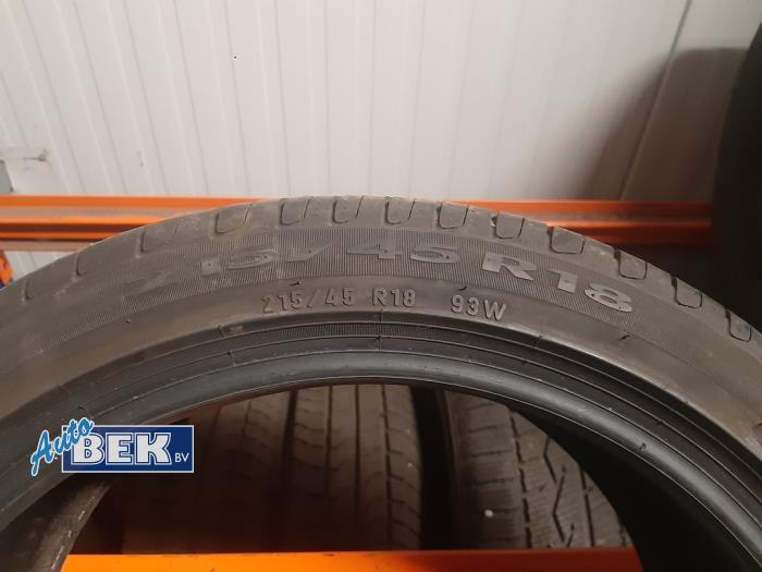 Tyre with tyre size 215/45/18 - PIRELLI - Auto Bek