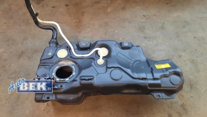 Tank from a Volkswagen Golf VII (AUA) 1.6 TDI BMT 16V 2019
