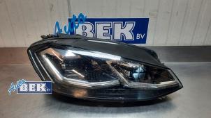 Usagé Phare droit Volkswagen Golf VII (AUA) 1.6 TDI BMT 16V Prix sur demande proposé par Auto Bek