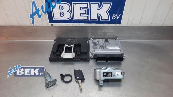 Used Ignition lock + computer Volkswagen Golf VII (AUA) 1.6 TDI BMT 16V Price € 200,00 Margin scheme offered by Auto Bek