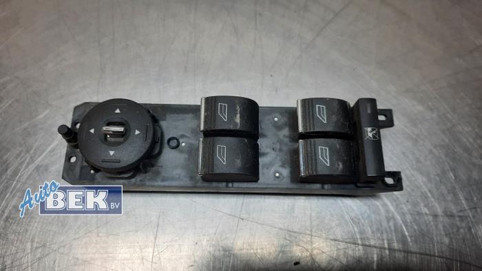 Usados Interruptor combinado de ventanillas Ford Focus 3 Wagon 1.6 TDCi Precio € 45,00 Norma de margen ofrecido por Auto Bek
