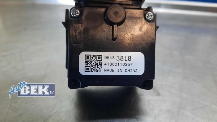 Interruptor de limpiaparabrisas de un Opel Astra J (PC6/PD6/PE6/PF6) 1.4 Turbo 16V 2014