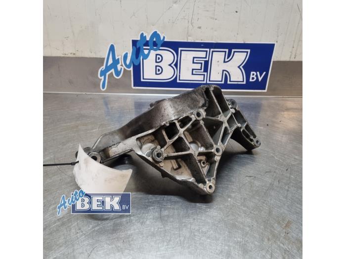 Gebrauchte Dynamostütze oben Volvo V40 (MV) 2.0 D4 16V Preis € 47,00 Margenregelung angeboten von Auto Bek