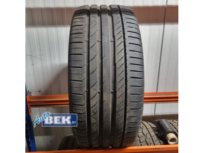 Używane Opona Cena € 35,00 Procedura marży oferowane przez Auto Bek